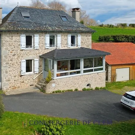 Holiday home Le Angele, 12pers, Piscine, Calme, 4ch, 9lits Senezergues