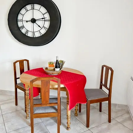 Le Angele, 12pers, Piscine, Calme, 4ch, 9lits Holiday home Senezergues