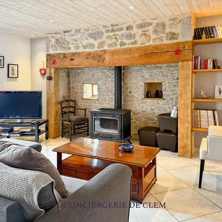 Holiday home Le Angele, 12pers, Piscine, Calme, 4ch, 9lits *