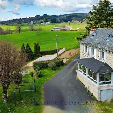 Holiday home Le Angele, 12pers, Piscine, Calme, 4ch, 9lits Senezergues