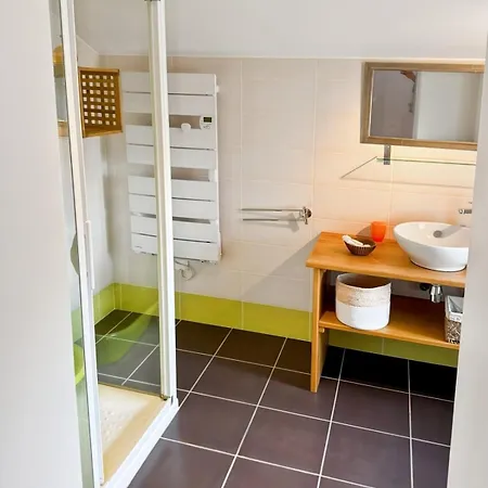Le Angele, 12pers, Piscine, Calme, 4ch, 9lits Holiday home Senezergues